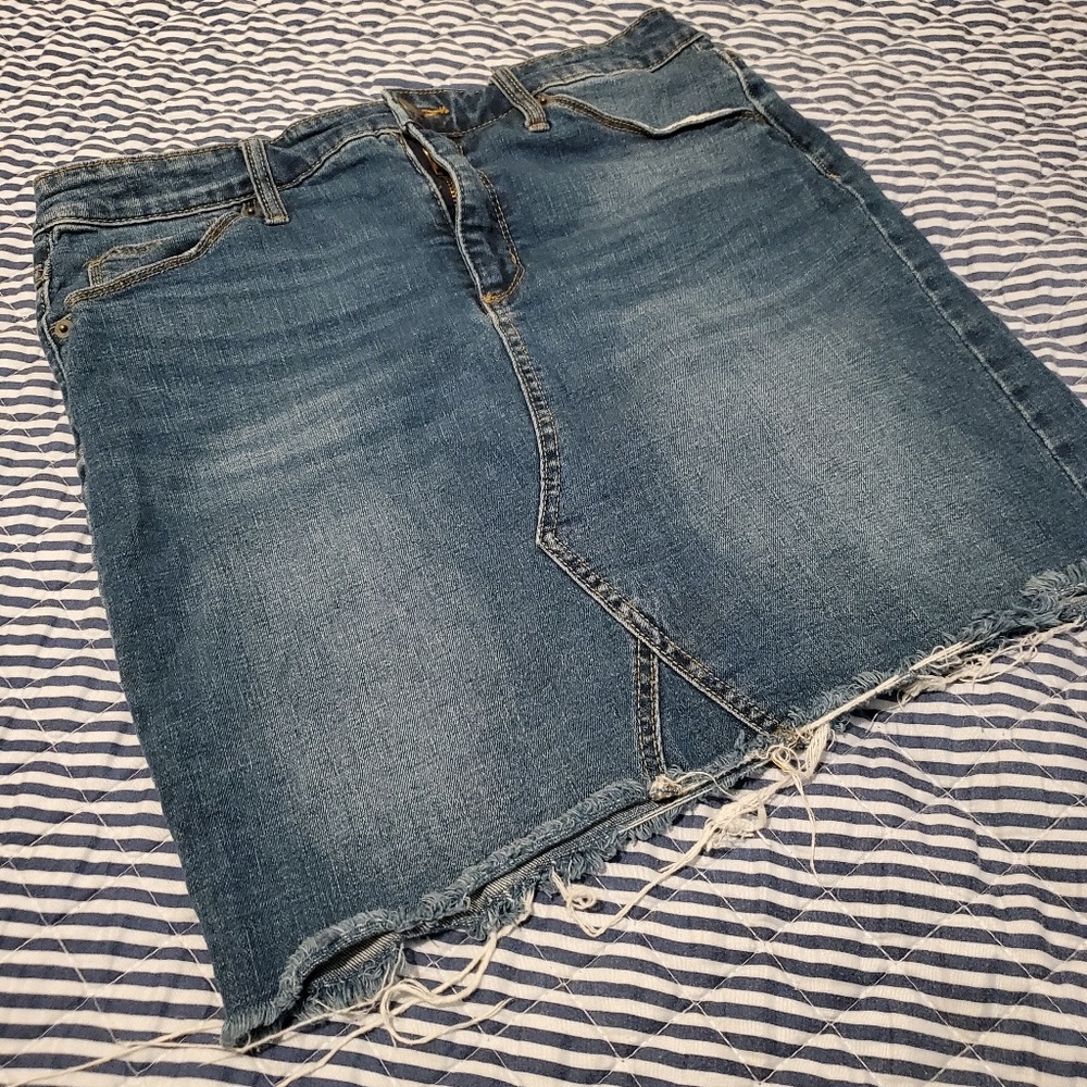 Universal Thread Jean skirt